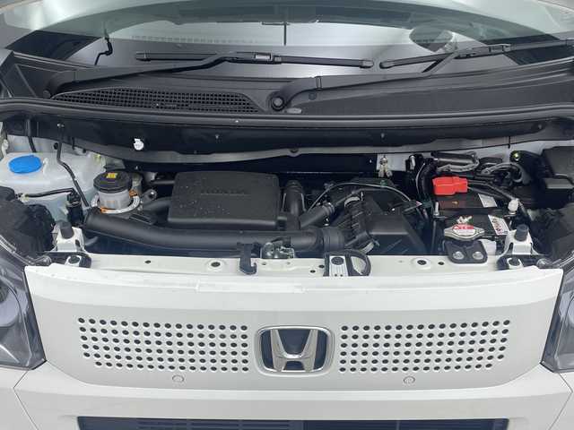 ホンダ Ｎ ＢＯＸ 三重県 2025(令7)年 0.4万km プラチナホワイトパール 禁煙車/純正8インチメモリーナビ/バックカメラ/オートAC/ECON/電子サイドブレーキ/ブレーキオートホールド/ステアリングスイッチ/ホンダセンシング　/●衝突軽減ブレーキ（CMBS）/●先行車発進お知らせ機能/●歩行者事故低減ステアリング/●路外逸脱抑制機能/●標識認識機能/●渋滞追従機能付アダプティブクルーズコントロール（ACC）/●車線維持支援システム（LKAS）/●誤発進抑制機能/●後方誤発進抑制機能/●近距離衝突軽減ブレーキ/●急アクセル抑制機能/●パーキングセンサーシステム/●オートハイビーム/前席シートヒーター　/片側パワースライドドア　/ＥＴＣ　/ＬＥＤ/サイド/カーテンエアバッグ
