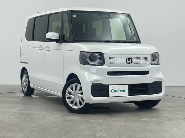 ホンダ Ｎ ＢＯＸ 三重県 2025(令7)年 0.4万km プラチナホワイトパール 禁煙車/純正8インチメモリーナビ/バックカメラ/オートAC/ECON/電子サイドブレーキ/ブレーキオートホールド/ステアリングスイッチ/ホンダセンシング　/●衝突軽減ブレーキ（CMBS）/●先行車発進お知らせ機能/●歩行者事故低減ステアリング/●路外逸脱抑制機能/●標識認識機能/●渋滞追従機能付アダプティブクルーズコントロール（ACC）/●車線維持支援システム（LKAS）/●誤発進抑制機能/●後方誤発進抑制機能/●近距離衝突軽減ブレーキ/●急アクセル抑制機能/●パーキングセンサーシステム/●オートハイビーム/前席シートヒーター　/片側パワースライドドア　/ＥＴＣ　/ＬＥＤ/サイド/カーテンエアバッグ