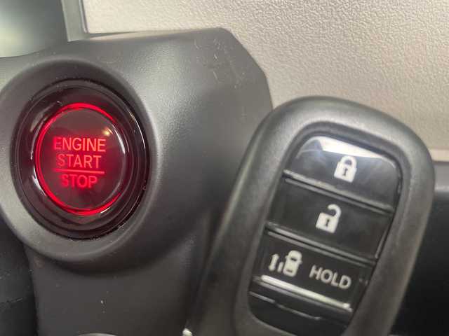 ホンダ Ｎ ＢＯＸ 三重県 2025(令7)年 0.4万km プラチナホワイトパール 禁煙車/純正8インチメモリーナビ/バックカメラ/オートAC/ECON/電子サイドブレーキ/ブレーキオートホールド/ステアリングスイッチ/ホンダセンシング　/●衝突軽減ブレーキ（CMBS）/●先行車発進お知らせ機能/●歩行者事故低減ステアリング/●路外逸脱抑制機能/●標識認識機能/●渋滞追従機能付アダプティブクルーズコントロール（ACC）/●車線維持支援システム（LKAS）/●誤発進抑制機能/●後方誤発進抑制機能/●近距離衝突軽減ブレーキ/●急アクセル抑制機能/●パーキングセンサーシステム/●オートハイビーム/前席シートヒーター　/片側パワースライドドア　/ＥＴＣ　/ＬＥＤ/サイド/カーテンエアバッグ
