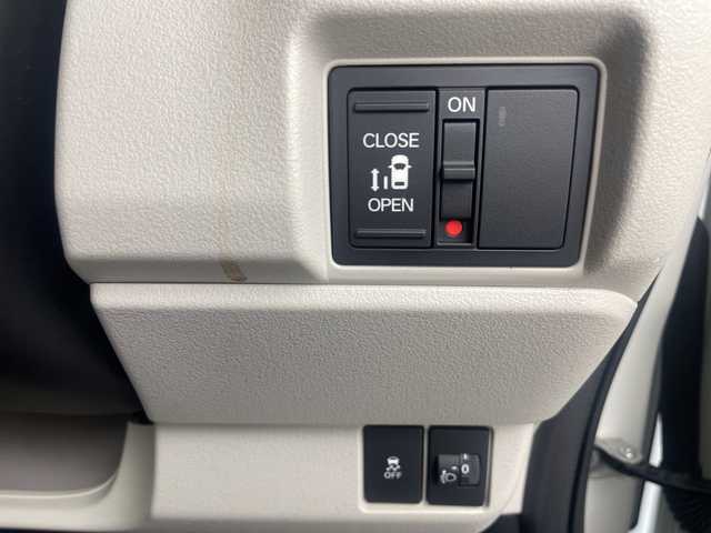 ホンダ Ｎ ＢＯＸ 三重県 2025(令7)年 0.4万km プラチナホワイトパール 禁煙車/純正8インチメモリーナビ/バックカメラ/オートAC/ECON/電子サイドブレーキ/ブレーキオートホールド/ステアリングスイッチ/ホンダセンシング　/●衝突軽減ブレーキ（CMBS）/●先行車発進お知らせ機能/●歩行者事故低減ステアリング/●路外逸脱抑制機能/●標識認識機能/●渋滞追従機能付アダプティブクルーズコントロール（ACC）/●車線維持支援システム（LKAS）/●誤発進抑制機能/●後方誤発進抑制機能/●近距離衝突軽減ブレーキ/●急アクセル抑制機能/●パーキングセンサーシステム/●オートハイビーム/前席シートヒーター　/片側パワースライドドア　/ＥＴＣ　/ＬＥＤ/サイド/カーテンエアバッグ