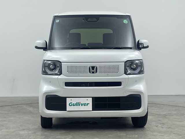 ホンダ Ｎ ＢＯＸ 三重県 2025(令7)年 0.4万km プラチナホワイトパール 禁煙車/純正8インチメモリーナビ/バックカメラ/オートAC/ECON/電子サイドブレーキ/ブレーキオートホールド/ステアリングスイッチ/ホンダセンシング　/●衝突軽減ブレーキ（CMBS）/●先行車発進お知らせ機能/●歩行者事故低減ステアリング/●路外逸脱抑制機能/●標識認識機能/●渋滞追従機能付アダプティブクルーズコントロール（ACC）/●車線維持支援システム（LKAS）/●誤発進抑制機能/●後方誤発進抑制機能/●近距離衝突軽減ブレーキ/●急アクセル抑制機能/●パーキングセンサーシステム/●オートハイビーム/前席シートヒーター　/片側パワースライドドア　/ＥＴＣ　/ＬＥＤ/サイド/カーテンエアバッグ