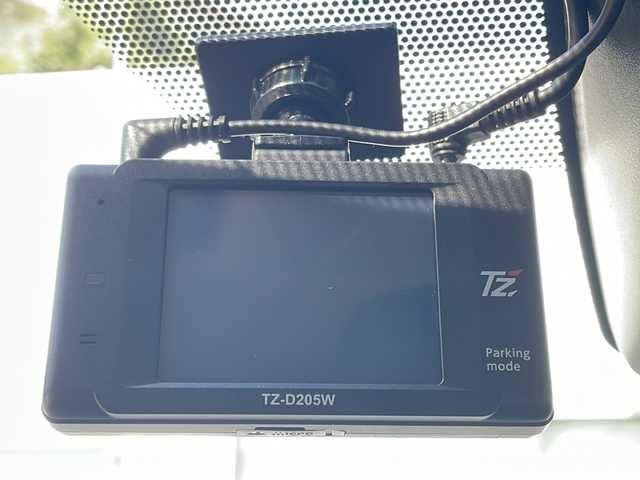 トヨタ ノア ハイブリッド G 大阪府 2016(平28)年 4万km ボルドーマイカメタリック ワンオーナー/純正メモリナビ/・AM/FM/CD/DVD/Bluetooth/・フルセグテレビ/ETC/ドライブレコーダー/クルーズコントロール/衝突軽減ブレーキ/レーンキープアシスト/横滑り防止装置/盗難防止装置/両側パワースライド/コーナーセンサー/シートヒーター（D席+N席）/LEDヘッドライト/オートマチックハイビーム/オートライト/オートエアコン/プッシュスタートボタン/スマートキー×2/ステアリングリモコン/革巻きステアリング/純正15インチアルミホイール/12V充電器/純正フロアマット/ドアバイザー/保証書/取扱説明書