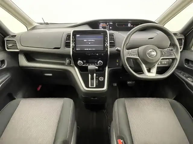 日産 セレナ ハイウェイスター Vセレクション 岡山県 2017(平29)年 6.8万km ブリリアントホワイトパール 純正9インチナビ　MM517D-L/地デジ/BT/CD/DVD/AUX/純正フリップダウンモニター/パーキングアシスト /両側パワースライドドア/エマージェンシーブレーキ/純正ドラレコ /ビルトインETC/オートライト /LEDヘッドライト/コーナーセンサー/プッシュスタート /スマートキー/リアサンシェード/クルーズコントロール/純正16インチアルミホイール