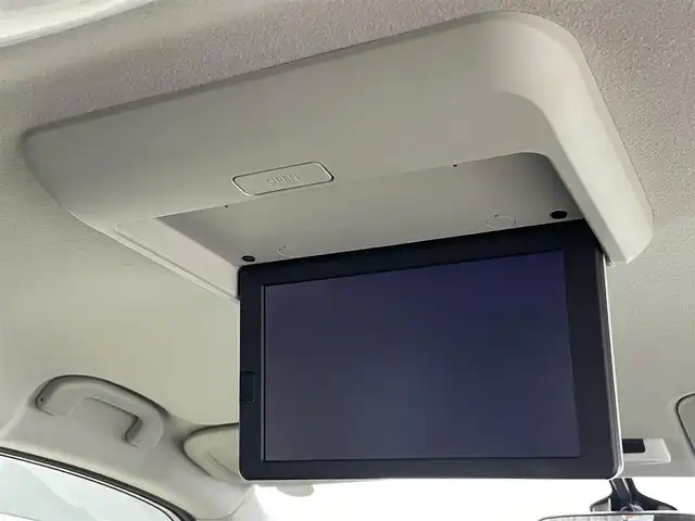 日産 セレナ ハイウェイスター Vセレクション 岡山県 2017(平29)年 6.8万km ブリリアントホワイトパール 純正9インチナビ　MM517D-L/地デジ/BT/CD/DVD/AUX/純正フリップダウンモニター/パーキングアシスト /両側パワースライドドア/エマージェンシーブレーキ/純正ドラレコ /ビルトインETC/オートライト /LEDヘッドライト/コーナーセンサー/プッシュスタート /スマートキー/リアサンシェード/クルーズコントロール/純正16インチアルミホイール