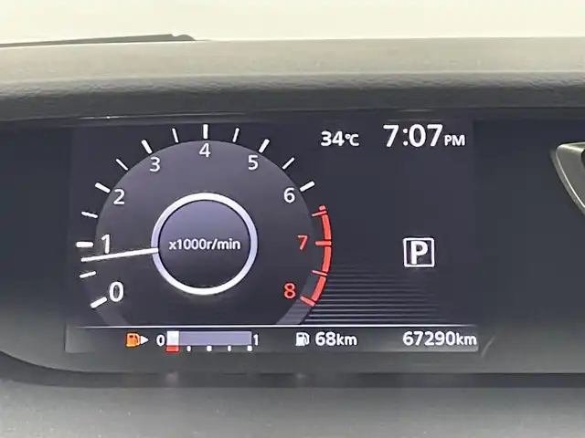 日産 セレナ ハイウェイスター Vセレクション 岡山県 2017(平29)年 6.8万km ブリリアントホワイトパール 純正9インチナビ　MM517D-L/地デジ/BT/CD/DVD/AUX/純正フリップダウンモニター/パーキングアシスト /両側パワースライドドア/エマージェンシーブレーキ/純正ドラレコ /ビルトインETC/オートライト /LEDヘッドライト/コーナーセンサー/プッシュスタート /スマートキー/リアサンシェード/クルーズコントロール/純正16インチアルミホイール