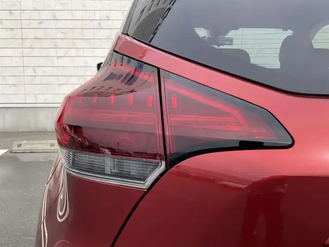 日産 キックス X ツートーンインテリアED 静岡県 2020(令2)年 4.4万km ラディアントレッド インテリジェントエマージェンシーブレーキ/日産オリジナル９型ナビ（MM320D-L）/　AM FM CD DVD　Bluetooth SD　MUSICSTOCKER/フルセグTV/ナビ連動ドライブレコーダー（DH5-D）/アラウンドビューモニター/側方支援/前席シートヒーター/電動パーキングブレーキ/オートブレーキホールド/ステアリングヒーター/デジタルインナーミラー/LEDヘッドライト/充電用USBポート×2/インテリキー×2本/ETC/プロパイロット