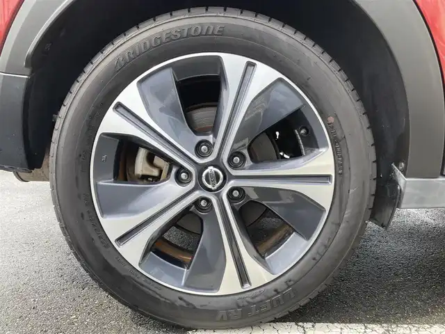 日産 キックス X ツートーンインテリアED 静岡県 2020(令2)年 4.4万km ラディアントレッド インテリジェントエマージェンシーブレーキ/日産オリジナル９型ナビ（MM320D-L）/　AM FM CD DVD　Bluetooth SD　MUSICSTOCKER/フルセグTV/ナビ連動ドライブレコーダー（DH5-D）/アラウンドビューモニター/側方支援/前席シートヒーター/電動パーキングブレーキ/オートブレーキホールド/ステアリングヒーター/デジタルインナーミラー/LEDヘッドライト/充電用USBポート×2/インテリキー×2本/ETC/プロパイロット