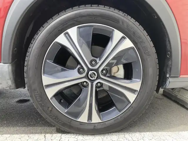 日産 キックス X ツートーンインテリアED 静岡県 2020(令2)年 4.4万km ラディアントレッド インテリジェントエマージェンシーブレーキ/日産オリジナル９型ナビ（MM320D-L）/　AM FM CD DVD　Bluetooth SD　MUSICSTOCKER/フルセグTV/ナビ連動ドライブレコーダー（DH5-D）/アラウンドビューモニター/側方支援/前席シートヒーター/電動パーキングブレーキ/オートブレーキホールド/ステアリングヒーター/デジタルインナーミラー/LEDヘッドライト/充電用USBポート×2/インテリキー×2本/ETC/プロパイロット