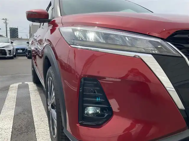 日産 キックス X ツートーンインテリアED 静岡県 2020(令2)年 4.4万km ラディアントレッド インテリジェントエマージェンシーブレーキ/日産オリジナル９型ナビ（MM320D-L）/　AM FM CD DVD　Bluetooth SD　MUSICSTOCKER/フルセグTV/ナビ連動ドライブレコーダー（DH5-D）/アラウンドビューモニター/側方支援/前席シートヒーター/電動パーキングブレーキ/オートブレーキホールド/ステアリングヒーター/デジタルインナーミラー/LEDヘッドライト/充電用USBポート×2/インテリキー×2本/ETC/プロパイロット
