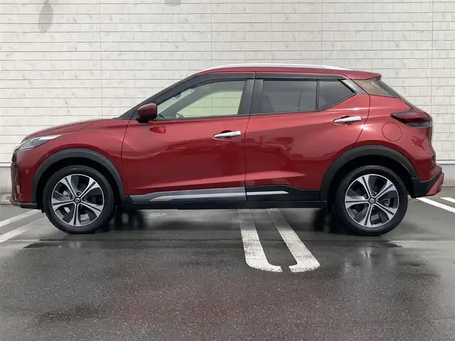 日産 キックス X ツートーンインテリアED 静岡県 2020(令2)年 4.4万km ラディアントレッド インテリジェントエマージェンシーブレーキ/日産オリジナル９型ナビ（MM320D-L）/　AM FM CD DVD　Bluetooth SD　MUSICSTOCKER/フルセグTV/ナビ連動ドライブレコーダー（DH5-D）/アラウンドビューモニター/側方支援/前席シートヒーター/電動パーキングブレーキ/オートブレーキホールド/ステアリングヒーター/デジタルインナーミラー/LEDヘッドライト/充電用USBポート×2/インテリキー×2本/ETC/プロパイロット