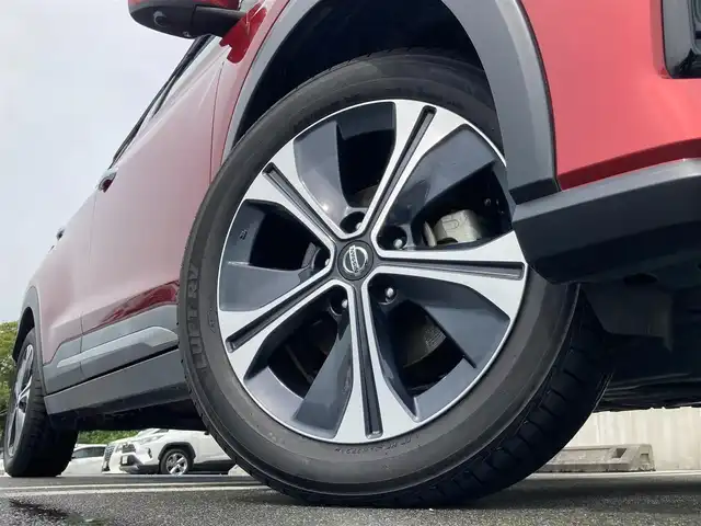 日産 キックス X ツートーンインテリアED 静岡県 2020(令2)年 4.4万km ラディアントレッド インテリジェントエマージェンシーブレーキ/日産オリジナル９型ナビ（MM320D-L）/　AM FM CD DVD　Bluetooth SD　MUSICSTOCKER/フルセグTV/ナビ連動ドライブレコーダー（DH5-D）/アラウンドビューモニター/側方支援/前席シートヒーター/電動パーキングブレーキ/オートブレーキホールド/ステアリングヒーター/デジタルインナーミラー/LEDヘッドライト/充電用USBポート×2/インテリキー×2本/ETC/プロパイロット
