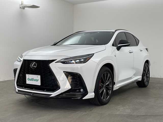レクサス ＮＸ 350h Fスポーツ 兵庫県 2023(令5)年 0.4万km ホワイトノーヴァガラスフレーク ・4WD/・マークレビンソン/・ムーンルーフ/・TRDエアロ/・Lexus Teammate/・アドバンスドパーク/・Lexus Safety System ＋/・プリクラッシュセーフティ/・緊急時操舵支援（アクティブ操舵機能）/・レーンディバチャーアラート/・フロントクロストラフィックアラート/・オートマチックハイビーム/・アダプティブハイビームシステム/・レーダークルーズコントロール/・先行車発進告知機能/・誤発進抑制機能/・クリアランスソナー/・純正14インチナビ＆フルセグ＆BT＆USB＆Miracast/・パノラマミックビューモニター/・デジタルインナーミラー/・ハンズフリー機能付きパワーバックドア/・BSM/・HUD/・赤革シート/・前席シートヒーター/・前席ベンチレーション/・ステアリングヒーター/・ステアリングスイッチ/・ビルトインETC2.0/・AC100V/・電動パーキング/・社外レーダー/・オートホールド/・電動パーキング/・パドルシフト/・スマートキー/・スペアキー/・プッシュスタート/・3眼LED/・フォグ/・純正20インチアルミホイール