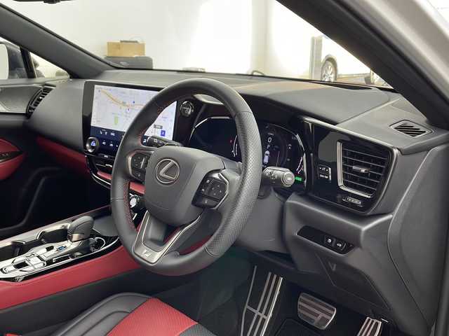 レクサス ＮＸ 350h Fスポーツ 兵庫県 2023(令5)年 0.4万km ホワイトノーヴァガラスフレーク ・4WD/・マークレビンソン/・ムーンルーフ/・TRDエアロ/・Lexus Teammate/・アドバンスドパーク/・Lexus Safety System ＋/・プリクラッシュセーフティ/・緊急時操舵支援（アクティブ操舵機能）/・レーンディバチャーアラート/・フロントクロストラフィックアラート/・オートマチックハイビーム/・アダプティブハイビームシステム/・レーダークルーズコントロール/・先行車発進告知機能/・誤発進抑制機能/・クリアランスソナー/・純正14インチナビ＆フルセグ＆BT＆USB＆Miracast/・パノラマミックビューモニター/・デジタルインナーミラー/・ハンズフリー機能付きパワーバックドア/・BSM/・HUD/・赤革シート/・前席シートヒーター/・前席ベンチレーション/・ステアリングヒーター/・ステアリングスイッチ/・ビルトインETC2.0/・AC100V/・電動パーキング/・社外レーダー/・オートホールド/・電動パーキング/・パドルシフト/・スマートキー/・スペアキー/・プッシュスタート/・3眼LED/・フォグ/・純正20インチアルミホイール