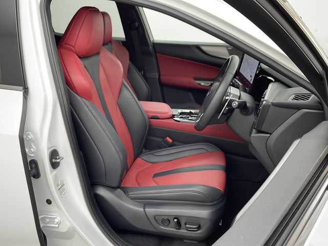 レクサス ＮＸ 350h Fスポーツ 兵庫県 2023(令5)年 0.4万km ホワイトノーヴァガラスフレーク ・4WD/・マークレビンソン/・ムーンルーフ/・TRDエアロ/・Lexus Teammate/・アドバンスドパーク/・Lexus Safety System ＋/・プリクラッシュセーフティ/・緊急時操舵支援（アクティブ操舵機能）/・レーンディバチャーアラート/・フロントクロストラフィックアラート/・オートマチックハイビーム/・アダプティブハイビームシステム/・レーダークルーズコントロール/・先行車発進告知機能/・誤発進抑制機能/・クリアランスソナー/・純正14インチナビ＆フルセグ＆BT＆USB＆Miracast/・パノラマミックビューモニター/・デジタルインナーミラー/・ハンズフリー機能付きパワーバックドア/・BSM/・HUD/・赤革シート/・前席シートヒーター/・前席ベンチレーション/・ステアリングヒーター/・ステアリングスイッチ/・ビルトインETC2.0/・AC100V/・電動パーキング/・社外レーダー/・オートホールド/・電動パーキング/・パドルシフト/・スマートキー/・スペアキー/・プッシュスタート/・3眼LED/・フォグ/・純正20インチアルミホイール