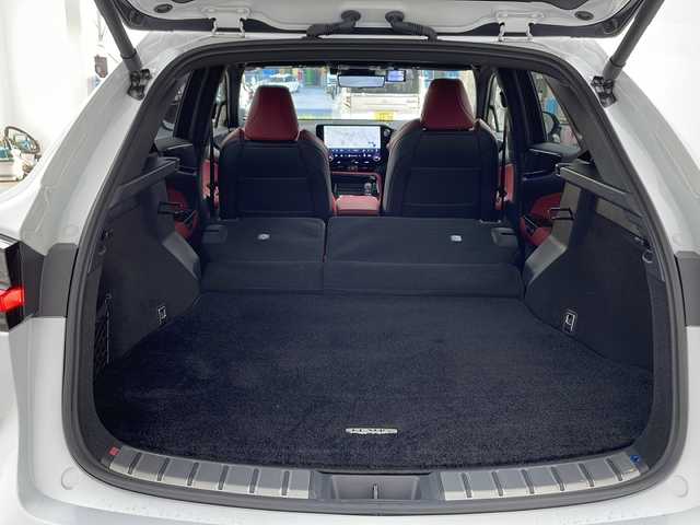 レクサス ＮＸ 350h Fスポーツ 兵庫県 2023(令5)年 0.4万km ホワイトノーヴァガラスフレーク ・4WD/・マークレビンソン/・ムーンルーフ/・TRDエアロ/・Lexus Teammate/・アドバンスドパーク/・Lexus Safety System ＋/・プリクラッシュセーフティ/・緊急時操舵支援（アクティブ操舵機能）/・レーンディバチャーアラート/・フロントクロストラフィックアラート/・オートマチックハイビーム/・アダプティブハイビームシステム/・レーダークルーズコントロール/・先行車発進告知機能/・誤発進抑制機能/・クリアランスソナー/・純正14インチナビ＆フルセグ＆BT＆USB＆Miracast/・パノラマミックビューモニター/・デジタルインナーミラー/・ハンズフリー機能付きパワーバックドア/・BSM/・HUD/・赤革シート/・前席シートヒーター/・前席ベンチレーション/・ステアリングヒーター/・ステアリングスイッチ/・ビルトインETC2.0/・AC100V/・電動パーキング/・社外レーダー/・オートホールド/・電動パーキング/・パドルシフト/・スマートキー/・スペアキー/・プッシュスタート/・3眼LED/・フォグ/・純正20インチアルミホイール