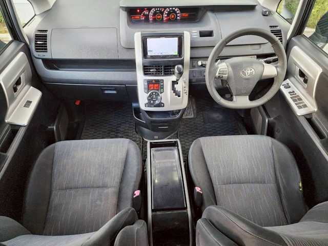 トヨタ ノア Si 岩手県 2011(平23)年 11.5万km ブラック 社外メモリナビ/Bluetooth/CD/フルセグTV/フリップダウンモニター/ETC/純正フロアマット/プッシュスタート/オートライト