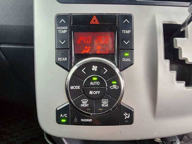 トヨタ ノア Si 岩手県 2011(平23)年 11.5万km ブラック 社外メモリナビ/Bluetooth/CD/フルセグTV/フリップダウンモニター/ETC/純正フロアマット/プッシュスタート/オートライト