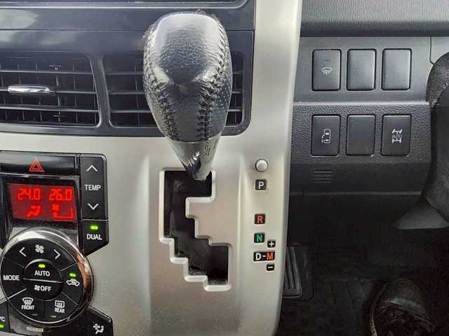 トヨタ ノア Si 岩手県 2011(平23)年 11.5万km ブラック 社外メモリナビ/Bluetooth/CD/フルセグTV/フリップダウンモニター/ETC/純正フロアマット/プッシュスタート/オートライト