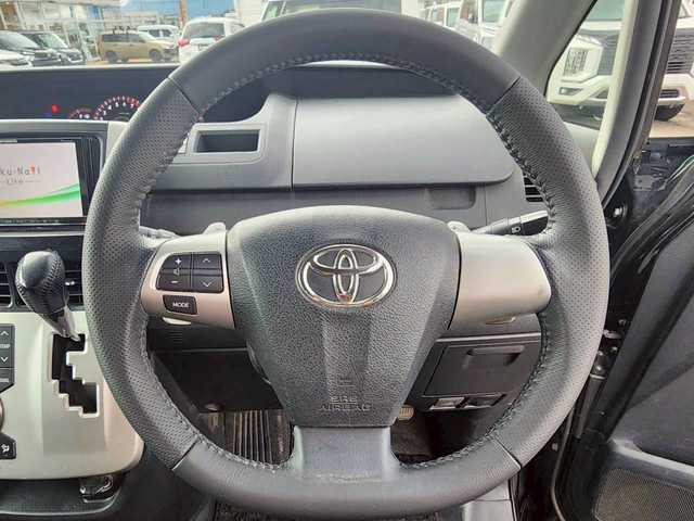 トヨタ ノア Si 岩手県 2011(平23)年 11.5万km ブラック 社外メモリナビ/Bluetooth/CD/フルセグTV/フリップダウンモニター/ETC/純正フロアマット/プッシュスタート/オートライト