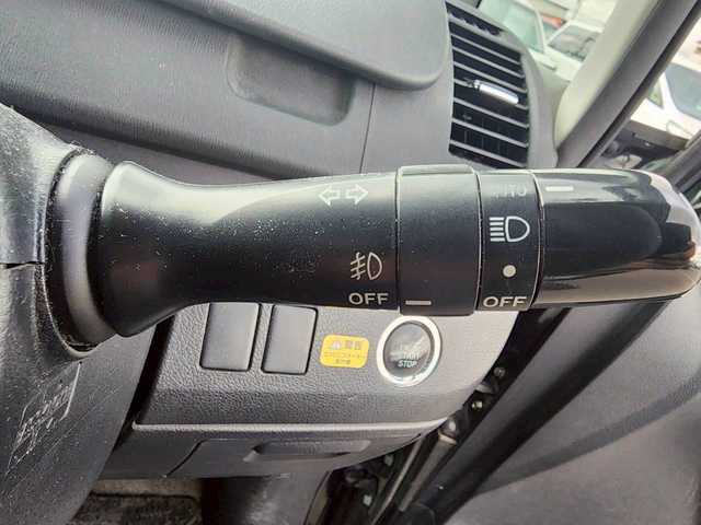 トヨタ ノア Si 岩手県 2011(平23)年 11.5万km ブラック 社外メモリナビ/Bluetooth/CD/フルセグTV/フリップダウンモニター/ETC/純正フロアマット/プッシュスタート/オートライト