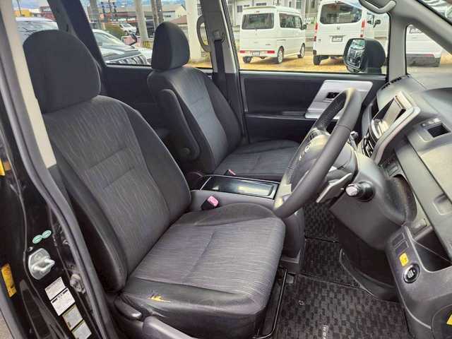 トヨタ ノア Si 岩手県 2011(平23)年 11.5万km ブラック 社外メモリナビ/Bluetooth/CD/フルセグTV/フリップダウンモニター/ETC/純正フロアマット/プッシュスタート/オートライト