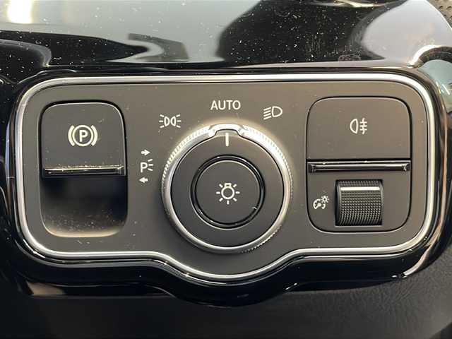 メルセデス・ベンツ Ｍ・ベンツ Ａ２００ｄ AMGライン 岐阜県 2019(令1)年 5.8万km マウンテングレー アクティブステアリングアシスト/アクティブレーンキープアシスト/道路標識アシスト/アクティブブレーキ/アクティブブラインドスポットアシスト/アテンションアシスト/レーンチェンジアシスト/インテリジェントライトシステム/ディストロニック・プラス/ロケイタ―ライティング/音声アシスト/置くだけ充電/アイドリングストップ/パドルシフト/電子パーキング/セレクトレバー/ハーフレザー/パワーシート/シートヒーター/ドライブレコーダー/ビルトインETC2.0/LEDヘッドライト
