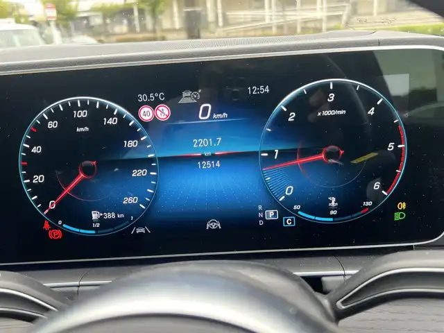 メルセデス・ベンツ Ｍ・ベンツ ＧＬＥ４００ｄ 4MATIC スポーツ 京都府 2023(令5)年 1.3万km オブシディアンブラック  キーレスゴー/ 4WD/ ディーゼルツインターボ/ パノラミックスライディングルーフ/ レーダーセーフティパッケージ/ ブルメスターサラウンドサウンドシステム/ 黒本革シート/・　前席・２列目席シートヒーター/・　前席シートベンチレーター/・　前席・２列目パワーシート/ 12.3インチコックピットディスプレイ/・　ヘッドアップディスプレイ/ 12.3インチワイドディスプレイ/・　全方位カメラ/・　車載ナビ/・　フルセグTV/BTオーディオ/ アルパイン後席ヘッドレストモニター２個/ アルパインデジタルインナーミラー型ドラレコ/  ETC2.0/ 革巻ステアリング/ パドルシフト/  パワーバックドア・フットトランクオープナー/ ルーフレール/ サイドステップ/ 純正20インチアルミ/ スペアキー/ 新車時保証/ 車両取説