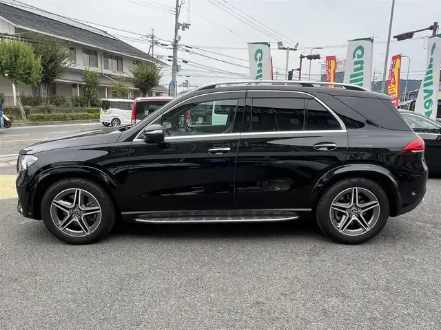 メルセデス・ベンツ Ｍ・ベンツ ＧＬＥ４００ｄ 4MATIC スポーツ 京都府 2023(令5)年 1.3万km オブシディアンブラック  キーレスゴー/ 4WD/ ディーゼルツインターボ/ パノラミックスライディングルーフ/ レーダーセーフティパッケージ/ ブルメスターサラウンドサウンドシステム/ 黒本革シート/・　前席・２列目席シートヒーター/・　前席シートベンチレーター/・　前席・２列目パワーシート/ 12.3インチコックピットディスプレイ/・　ヘッドアップディスプレイ/ 12.3インチワイドディスプレイ/・　全方位カメラ/・　車載ナビ/・　フルセグTV/BTオーディオ/ アルパイン後席ヘッドレストモニター２個/ アルパインデジタルインナーミラー型ドラレコ/  ETC2.0/ 革巻ステアリング/ パドルシフト/  パワーバックドア・フットトランクオープナー/ ルーフレール/ サイドステップ/ 純正20インチアルミ/ スペアキー/ 新車時保証/ 車両取説