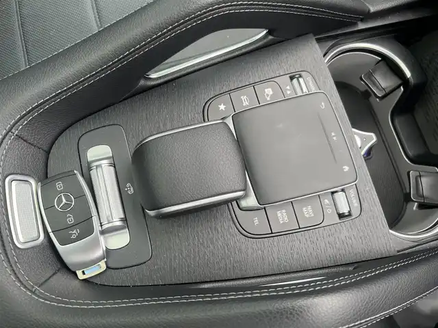 メルセデス・ベンツ Ｍ・ベンツ ＧＬＥ４００ｄ 4MATIC スポーツ 京都府 2023(令5)年 1.3万km オブシディアンブラック  キーレスゴー/ 4WD/ ディーゼルツインターボ/ パノラミックスライディングルーフ/ レーダーセーフティパッケージ/ ブルメスターサラウンドサウンドシステム/ 黒本革シート/・　前席・２列目席シートヒーター/・　前席シートベンチレーター/・　前席・２列目パワーシート/ 12.3インチコックピットディスプレイ/・　ヘッドアップディスプレイ/ 12.3インチワイドディスプレイ/・　全方位カメラ/・　車載ナビ/・　フルセグTV/BTオーディオ/ アルパイン後席ヘッドレストモニター２個/ アルパインデジタルインナーミラー型ドラレコ/  ETC2.0/ 革巻ステアリング/ パドルシフト/  パワーバックドア・フットトランクオープナー/ ルーフレール/ サイドステップ/ 純正20インチアルミ/ スペアキー/ 新車時保証/ 車両取説