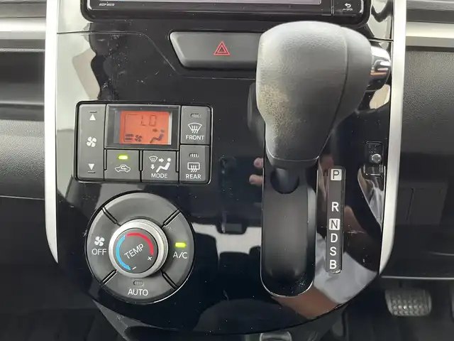 ダイハツ タント X ターボ SAⅢ 三重県 2017(平29)年 7.3万km ファイアークォーツレッドM 純正ナビ（Bluetooth/AM/FM/SD/CD/DVD/地デジTV）/純正ナビ装着用アップグレードパック（バックカメラ/6スピーカー/オーディオステアリングスイッチ/GPSアンテナ）/ETC/運転席シートヒーター/パワースライドドア（助手席側）/スライドドアイージークローザー（運転席側）/スマートアシスト3(衝突回避支援ブレーキ/衝突警報(対車両・歩行者)/車線逸脱警報/誤発進抑制制御/先行車発進お知らせ/オートハイビーム/リアコーナーセンサー/VSC/TRC)/ブラックインテリアパック（ブラック内装/中央エアコン吹き出し口シルバー加飾/エアコン吹き出し口ノブメッキ加飾/前席メッキインサイドドアハンドル/SRSサイドエアバック/ブラックファブリックシート）/eco IDLEシステム（アイドリングストップ機構）/フロントフォグランプ/自発光式アナログメーター/マルチインフォメーションディスプレイ/エコドライブアシスト照明/プレミアムシャインブラックセンターパネル/オートエアコン/リアヒーターダクト/スペアキー