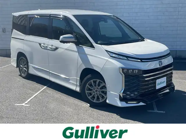 トヨタ ヴォクシー ハイブリッド S－Z 静岡県 2023(令5)年 7.2万km ホワイトパールクリスタルシャイン 純正ナビ/後席モニター/・フルセグTV/・Bluetooth接続/・USB入力端子/GRエアロ/４WD/トヨタセーフティーセンス/全方位カメラ/デジタルインナーミラー/パークアシスト/追従クルコン/BSM/HUD/電動パーキングブレーキ/オートブレーキホールド/両側パワスラ/プッシュスタート/スマートキー/前席＆２列目シートヒーター/パワーバックドア/ETC2.0/ドラレコ/LEDオートライト/オートハイビーム/取扱説明書/保証書