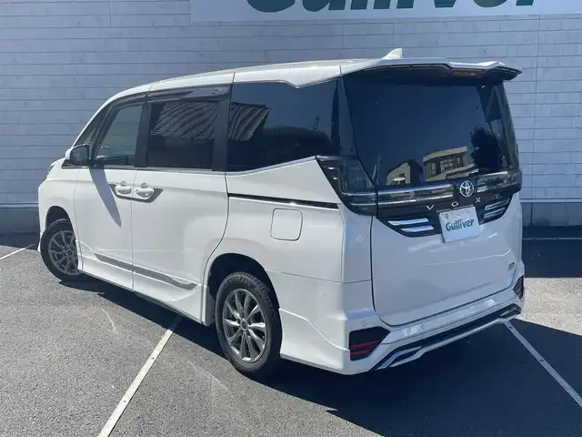 トヨタ ヴォクシー ハイブリッド S－Z 静岡県 2023(令5)年 7.2万km ホワイトパールクリスタルシャイン 純正ナビ/後席モニター/・フルセグTV/・Bluetooth接続/・USB入力端子/GRエアロ/４WD/トヨタセーフティーセンス/全方位カメラ/デジタルインナーミラー/パークアシスト/追従クルコン/BSM/HUD/電動パーキングブレーキ/オートブレーキホールド/両側パワスラ/プッシュスタート/スマートキー/前席＆２列目シートヒーター/パワーバックドア/ETC2.0/ドラレコ/LEDオートライト/オートハイビーム/取扱説明書/保証書