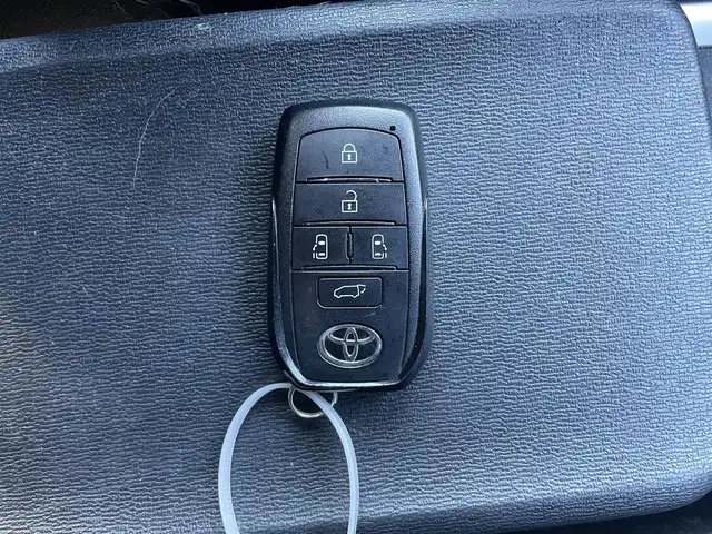 トヨタ ヴォクシー ハイブリッド S－Z 静岡県 2023(令5)年 7.2万km ホワイトパールクリスタルシャイン 純正ナビ/後席モニター/・フルセグTV/・Bluetooth接続/・USB入力端子/GRエアロ/４WD/トヨタセーフティーセンス/全方位カメラ/デジタルインナーミラー/パークアシスト/追従クルコン/BSM/HUD/電動パーキングブレーキ/オートブレーキホールド/両側パワスラ/プッシュスタート/スマートキー/前席＆２列目シートヒーター/パワーバックドア/ETC2.0/ドラレコ/LEDオートライト/オートハイビーム/取扱説明書/保証書