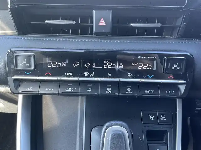 トヨタ ヴォクシー ハイブリッド S－Z 静岡県 2023(令5)年 7.2万km ホワイトパールクリスタルシャイン 純正ナビ/後席モニター/・フルセグTV/・Bluetooth接続/・USB入力端子/GRエアロ/４WD/トヨタセーフティーセンス/全方位カメラ/デジタルインナーミラー/パークアシスト/追従クルコン/BSM/HUD/電動パーキングブレーキ/オートブレーキホールド/両側パワスラ/プッシュスタート/スマートキー/前席＆２列目シートヒーター/パワーバックドア/ETC2.0/ドラレコ/LEDオートライト/オートハイビーム/取扱説明書/保証書