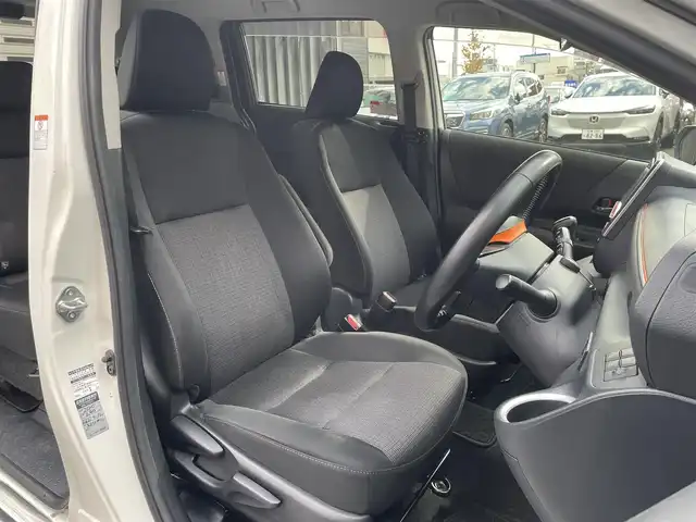 トヨタ シエンタ G 道央・札幌 2019(令1)年 4.6万km ホワイトパールクリスタルシャイン 純正SDナビ(フルセグ、FM、AM、CD、DVD、BT、SD)/両側パワースライドドア/バックカメラ/プリクラッシュセーフティー/レーンディパーチャーアラート/パーキングサポートブレーキ/コーナーセンサー(F/R)/オートマチックハイビーム/アイドリングストップ/ステアリングスイッチ/3列シート/純正ドライブレコーダー/プッシュスタート/ETC/保証書、取説有/スペアキー×1