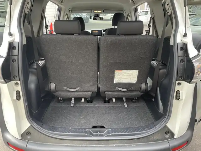 トヨタ シエンタ G 道央・札幌 2019(令1)年 4.6万km ホワイトパールクリスタルシャイン 純正SDナビ(フルセグ、FM、AM、CD、DVD、BT、SD)/両側パワースライドドア/バックカメラ/プリクラッシュセーフティー/レーンディパーチャーアラート/パーキングサポートブレーキ/コーナーセンサー(F/R)/オートマチックハイビーム/アイドリングストップ/ステアリングスイッチ/3列シート/純正ドライブレコーダー/プッシュスタート/ETC/保証書、取説有/スペアキー×1