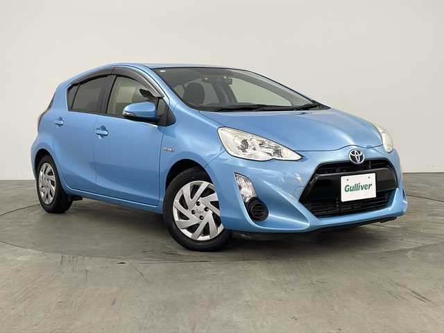 トヨタ アクア S 兵庫県 2015(平27)年 8.3万km クールソーダメタリック ・純正ナビ/Bluetooth/CD/DVD/SD/TV/・バックカメラ/・横滑り防止装置/・ステアリングスイッチ/・純正フロアマット/・防眩インナーミラー/・ビルトインETC/・前後ドライブレコーダー/・ドライブスタートコントロール/・電動格納ミラー/・ヘッドライトレベライザー/・EV MODE/・ECO MODE/・リモコンキー/・Wエアバッグ/・ACC