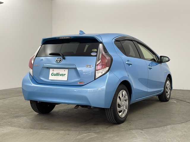 トヨタ アクア S 兵庫県 2015(平27)年 8.3万km クールソーダメタリック ・純正ナビ/Bluetooth/CD/DVD/SD/TV/・バックカメラ/・横滑り防止装置/・ステアリングスイッチ/・純正フロアマット/・防眩インナーミラー/・ビルトインETC/・前後ドライブレコーダー/・ドライブスタートコントロール/・電動格納ミラー/・ヘッドライトレベライザー/・EV MODE/・ECO MODE/・リモコンキー/・Wエアバッグ/・ACC