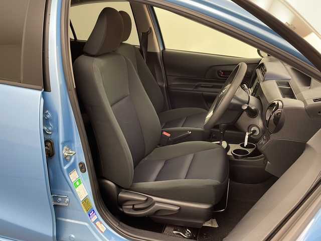 トヨタ アクア S 兵庫県 2015(平27)年 8.3万km クールソーダメタリック ・純正ナビ/Bluetooth/CD/DVD/SD/TV/・バックカメラ/・横滑り防止装置/・ステアリングスイッチ/・純正フロアマット/・防眩インナーミラー/・ビルトインETC/・前後ドライブレコーダー/・ドライブスタートコントロール/・電動格納ミラー/・ヘッドライトレベライザー/・EV MODE/・ECO MODE/・リモコンキー/・Wエアバッグ/・ACC