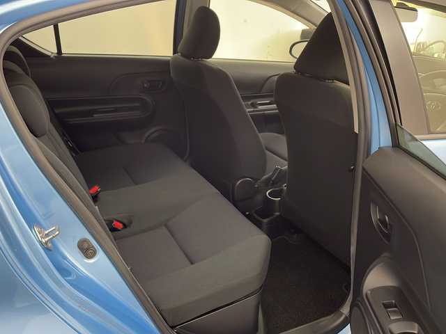 トヨタ アクア S 兵庫県 2015(平27)年 8.3万km クールソーダメタリック ・純正ナビ/Bluetooth/CD/DVD/SD/TV/・バックカメラ/・横滑り防止装置/・ステアリングスイッチ/・純正フロアマット/・防眩インナーミラー/・ビルトインETC/・前後ドライブレコーダー/・ドライブスタートコントロール/・電動格納ミラー/・ヘッドライトレベライザー/・EV MODE/・ECO MODE/・リモコンキー/・Wエアバッグ/・ACC