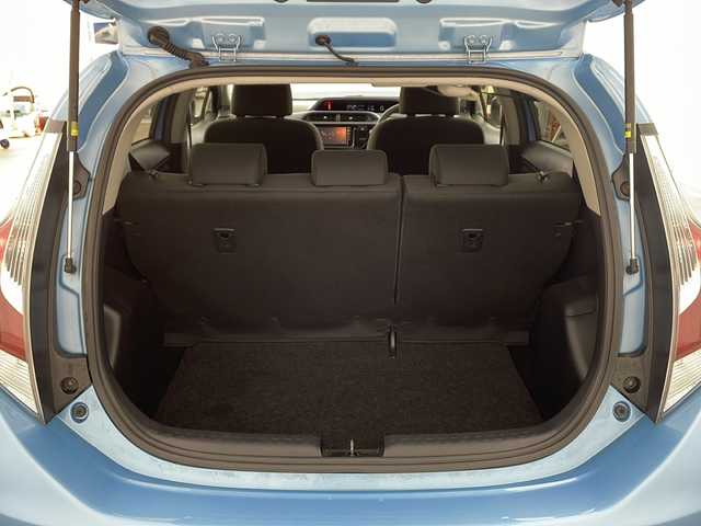 トヨタ アクア S 兵庫県 2015(平27)年 8.3万km クールソーダメタリック ・純正ナビ/Bluetooth/CD/DVD/SD/TV/・バックカメラ/・横滑り防止装置/・ステアリングスイッチ/・純正フロアマット/・防眩インナーミラー/・ビルトインETC/・前後ドライブレコーダー/・ドライブスタートコントロール/・電動格納ミラー/・ヘッドライトレベライザー/・EV MODE/・ECO MODE/・リモコンキー/・Wエアバッグ/・ACC