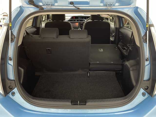 トヨタ アクア S 兵庫県 2015(平27)年 8.3万km クールソーダメタリック ・純正ナビ/Bluetooth/CD/DVD/SD/TV/・バックカメラ/・横滑り防止装置/・ステアリングスイッチ/・純正フロアマット/・防眩インナーミラー/・ビルトインETC/・前後ドライブレコーダー/・ドライブスタートコントロール/・電動格納ミラー/・ヘッドライトレベライザー/・EV MODE/・ECO MODE/・リモコンキー/・Wエアバッグ/・ACC