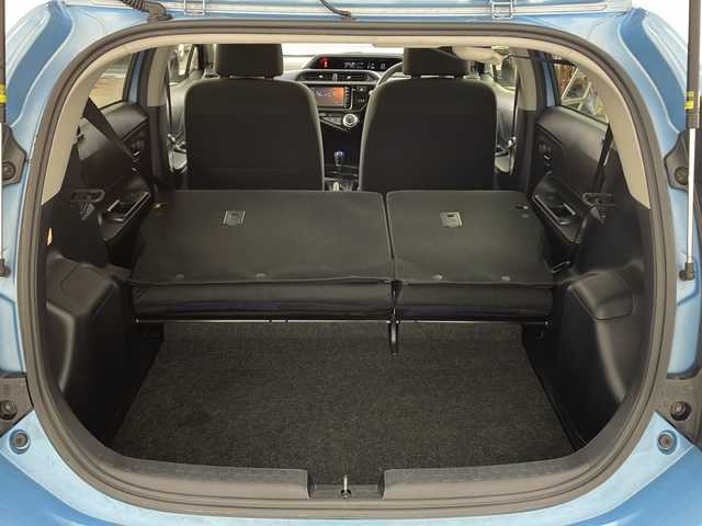 トヨタ アクア S 兵庫県 2015(平27)年 8.3万km クールソーダメタリック ・純正ナビ/Bluetooth/CD/DVD/SD/TV/・バックカメラ/・横滑り防止装置/・ステアリングスイッチ/・純正フロアマット/・防眩インナーミラー/・ビルトインETC/・前後ドライブレコーダー/・ドライブスタートコントロール/・電動格納ミラー/・ヘッドライトレベライザー/・EV MODE/・ECO MODE/・リモコンキー/・Wエアバッグ/・ACC