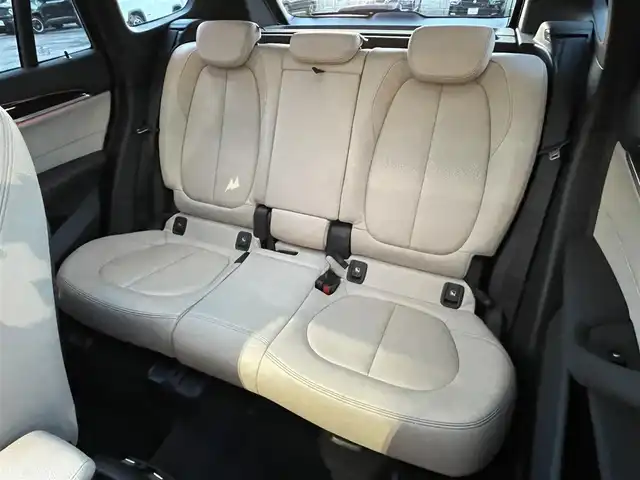 ＢＭＷ Ｘ１ xDrive 20i Xライン 青森県 2016(平28)年 5.5万km 茶 純正HDDナビ/(CD/DVD/Bluetooth/AM/FM)/USB入力端子/バックカメラ/電動パノラマサンルーフ/ドライビングアシスト/・車線逸脱警報システム/・衝突回避/・衝突軽減ブレーキ/パーキングアシスト/クルーズコントロール/LEDヘッドライト/オートライト/レザーシート/シートヒーター/パークディスタンスコントロール/純正19インチAW/オートマチックデールゲート/ドライブレコーダー/ミラー一体型ETC/ルーフレール/スマートキー/スペアキー/純正フロアマット/チェスナットブロンズカラー(C29)