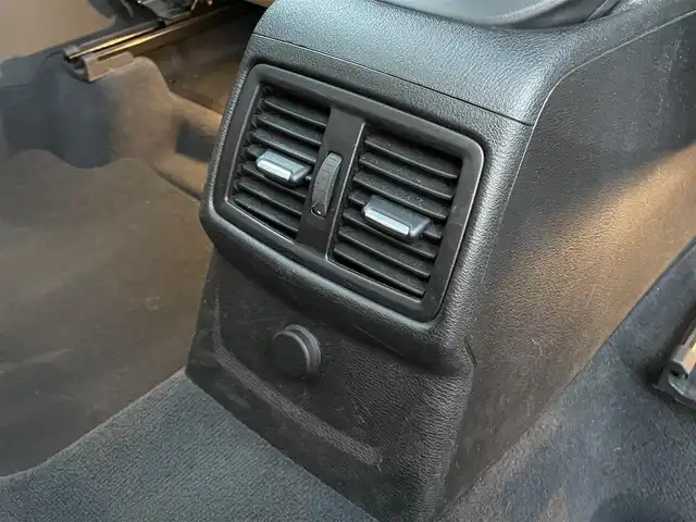 ＢＭＷ Ｘ１ xDrive 20i Xライン 青森県 2016(平28)年 5.5万km 茶 純正HDDナビ/(CD/DVD/Bluetooth/AM/FM)/USB入力端子/バックカメラ/電動パノラマサンルーフ/ドライビングアシスト/・車線逸脱警報システム/・衝突回避/・衝突軽減ブレーキ/パーキングアシスト/クルーズコントロール/LEDヘッドライト/オートライト/レザーシート/シートヒーター/パークディスタンスコントロール/純正19インチAW/オートマチックデールゲート/ドライブレコーダー/ミラー一体型ETC/ルーフレール/スマートキー/スペアキー/純正フロアマット/チェスナットブロンズカラー(C29)