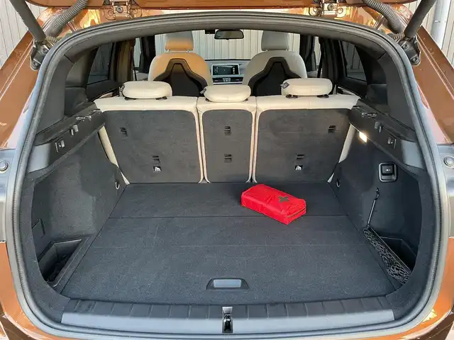 ＢＭＷ Ｘ１ xDrive 20i Xライン 青森県 2016(平28)年 5.5万km 茶 純正HDDナビ/(CD/DVD/Bluetooth/AM/FM)/USB入力端子/バックカメラ/電動パノラマサンルーフ/ドライビングアシスト/・車線逸脱警報システム/・衝突回避/・衝突軽減ブレーキ/パーキングアシスト/クルーズコントロール/LEDヘッドライト/オートライト/レザーシート/シートヒーター/パークディスタンスコントロール/純正19インチAW/オートマチックデールゲート/ドライブレコーダー/ミラー一体型ETC/ルーフレール/スマートキー/スペアキー/純正フロアマット/チェスナットブロンズカラー(C29)