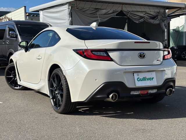 トヨタ ＧＲ８６ RZ 福岡県 2024(令6)年 0.7万km クリスタルホワイトパール 純正ナビ/Bluetooth/TV(フルセグ）/AM/FM/USB/iPod/SD/DISC/ハンズフリー/クルーズコントロール/オートライト/電動格納ミラー/横すべり/プリクラッシュ/レーン逸脱警報システム/シートヒーター（D/N)/レーンキープアシスト/プッシュスタート