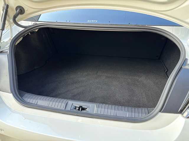 トヨタ ＧＲ８６ RZ 福岡県 2024(令6)年 0.7万km クリスタルホワイトパール 純正ナビ/Bluetooth/TV(フルセグ）/AM/FM/USB/iPod/SD/DISC/ハンズフリー/クルーズコントロール/オートライト/電動格納ミラー/横すべり/プリクラッシュ/レーン逸脱警報システム/シートヒーター（D/N)/レーンキープアシスト/プッシュスタート