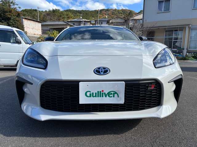 トヨタ ＧＲ８６ RZ 福岡県 2024(令6)年 0.7万km クリスタルホワイトパール 純正ナビ/Bluetooth/TV(フルセグ）/AM/FM/USB/iPod/SD/DISC/ハンズフリー/クルーズコントロール/オートライト/電動格納ミラー/横すべり/プリクラッシュ/レーン逸脱警報システム/シートヒーター（D/N)/レーンキープアシスト/プッシュスタート