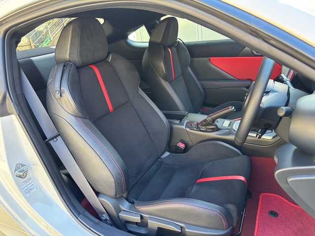 トヨタ ＧＲ８６ RZ 福岡県 2024(令6)年 0.7万km クリスタルホワイトパール 純正ナビ/Bluetooth/TV(フルセグ）/AM/FM/USB/iPod/SD/DISC/ハンズフリー/クルーズコントロール/オートライト/電動格納ミラー/横すべり/プリクラッシュ/レーン逸脱警報システム/シートヒーター（D/N)/レーンキープアシスト/プッシュスタート